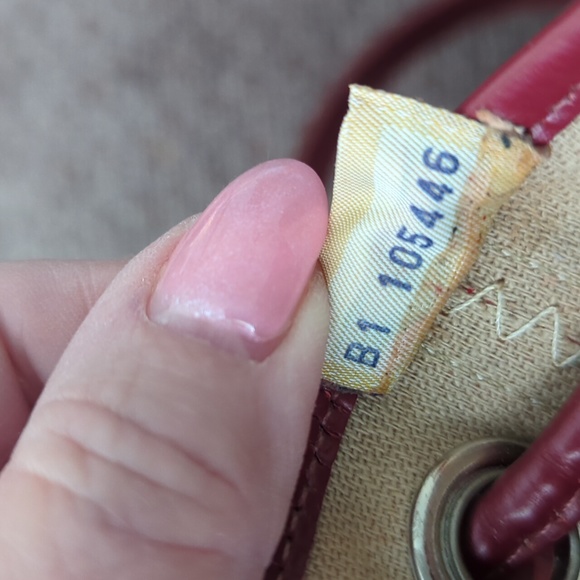 VINTAGE DOONEY & BOURKE RED SIGNATURE MINI DRAWSTRING BUCKET HANDBAG - Picture 10 of 15